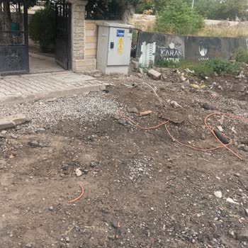 Kocasinan Belediyesi Çukuru Engelli Ve Bebek Arabalıların Girişini Tehlikeye Atıyor