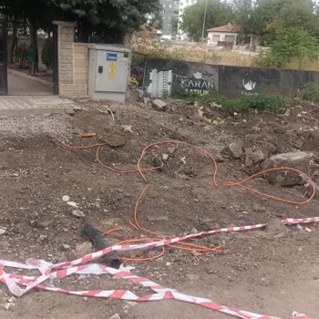 Kocasinan Belediyesi Çukuru Engelli Ve Bebek Arabalıların Girişini Tehlikeye Atıyor