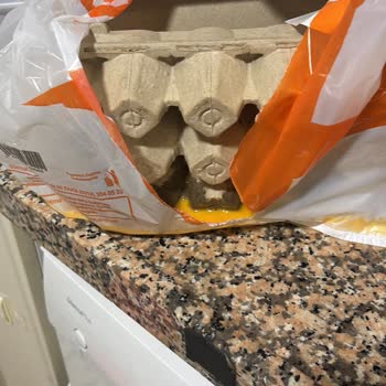 Migros Hemen Kuryesinin Saygısız Davranışı Ve Kırılan Yumurta Kolisi