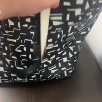 Calvin Klein Çantada Soyulma Ve Dökülme Sorunu