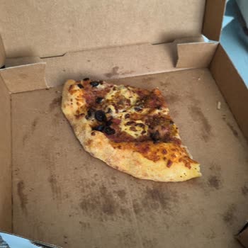 Bozuk Pizzalar İçin İade Talebi Ve Şube Müdürünün Yetersiz Yanıtı