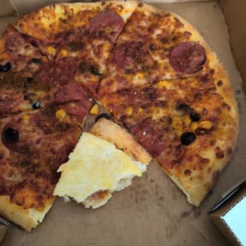 Bozuk Pizzalar İçin İade Talebi Ve Şube Müdürünün Yetersiz Yanıtı
