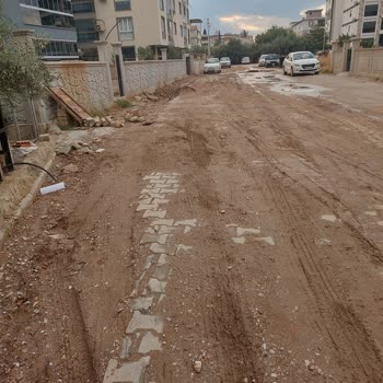 Torbalı Belediyesi Ve Gediz Elektrik’in 3 Yıllık Yol Ve Aydınlatma Sorunu Çözülmedi