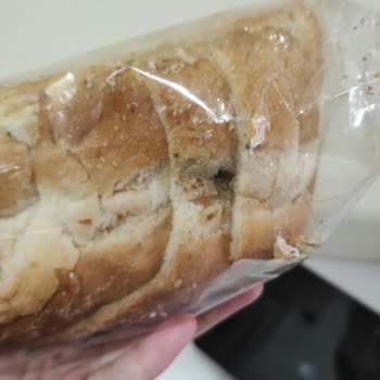 Şok Market Gölcük Şubesinde Küflü Ekmeğe Ücret İadesi Ve Hijyen İyileştirme Talebi