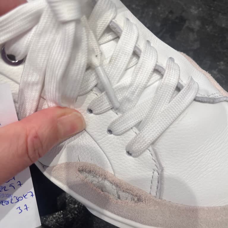 Calvin Klein Spor Ayakkabının 3 Günde Açılması Ve Fashfed'den Tam İade İsteği