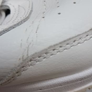 Puma Deri Sneaker 2 Ayda Soyulup Yırtıldı, FLO Değişim Ve İade Talebini Reddetti