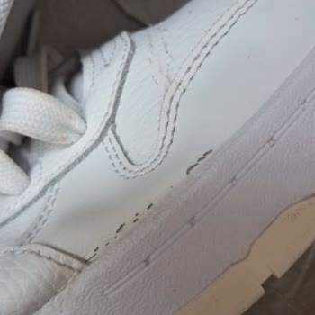 Puma Deri Sneaker 2 Ayda Soyulup Yırtıldı, FLO Değişim Ve İade Talebini Reddetti