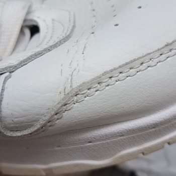 Puma Deri Sneaker 2 Ayda Soyulup Yırtıldı, FLO Değişim Ve İade Talebini Reddetti