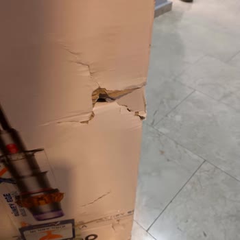 Dyson V15 Süpürge Onarım Sürecinde İşlemsiz İade Ve Hasarlı Kutu Şikayeti