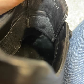 Deriden Siyah Deri Ayakkabının 8 Ayda Delinmesi Ve Ayıplı Mal Şikayeti
