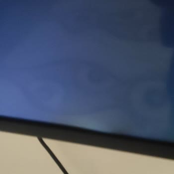 Sunny 65 İnç Televizyonun Alt Kısmındaki Parlaklık Şikayeti
