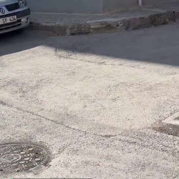 Buca 240 Sokak Kapı Önleri Duba Lastik Demir Bıktık