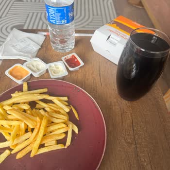 McDonald's Çakırlar Şubesinde Buffalo Sosunda Böcek Tespiti