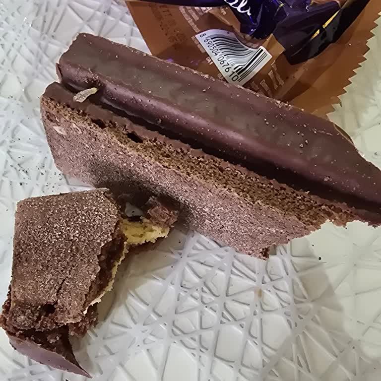 Olala Çikolatalı Kekte Görülen Küf Ve Haşere Benzeri Oluşumlar Çocuk Sağlığını Tehdit Ediyor