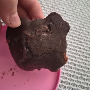 Torku Miniki Kek Üzerindeki Beyaz Küf Ve Hijyen Sorunu