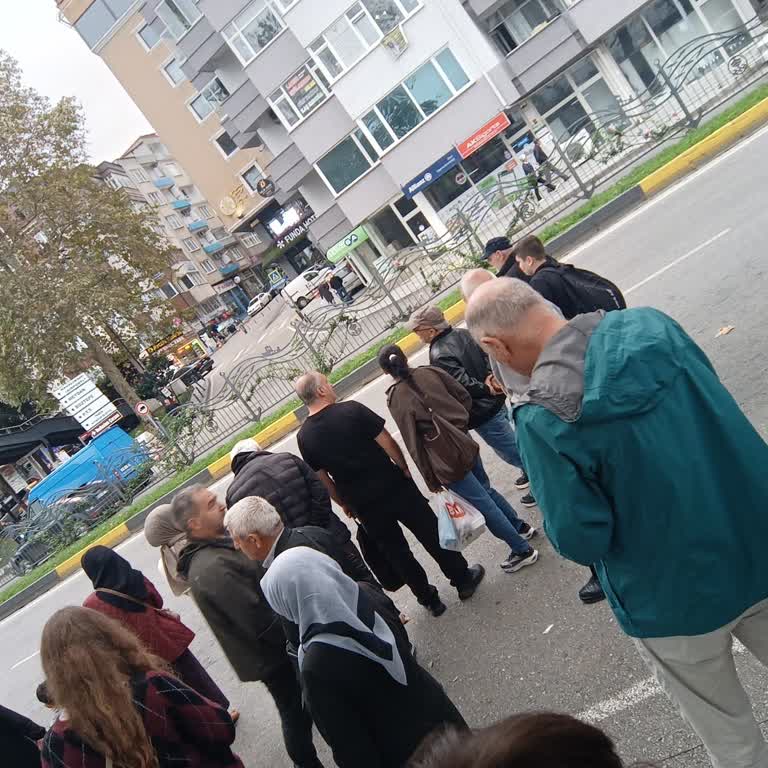 Ortahisar Sahil Peronlarında Yolcu Dağınıklığı Ve Trafik Güvenliği Sorunu
