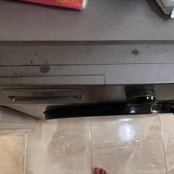 Beko Çamaşır Makinesinde Kısa Sürede Oluşan Lekeler İçin Garanti Değişimi Talebi