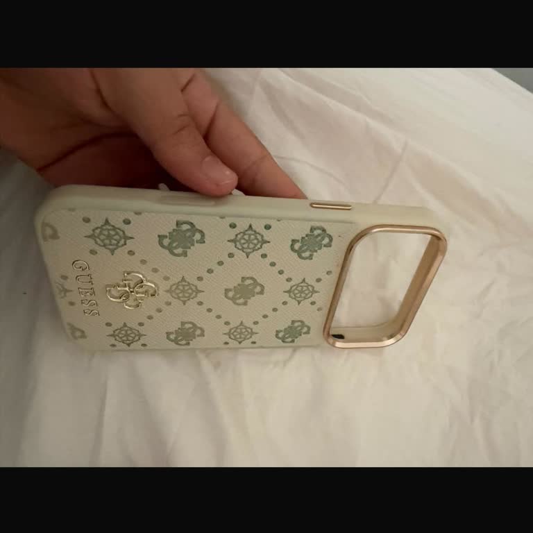 Guess Telefon Kılıfının Renk Değişikliği Ve Soyulması Sonrası İade Talebi