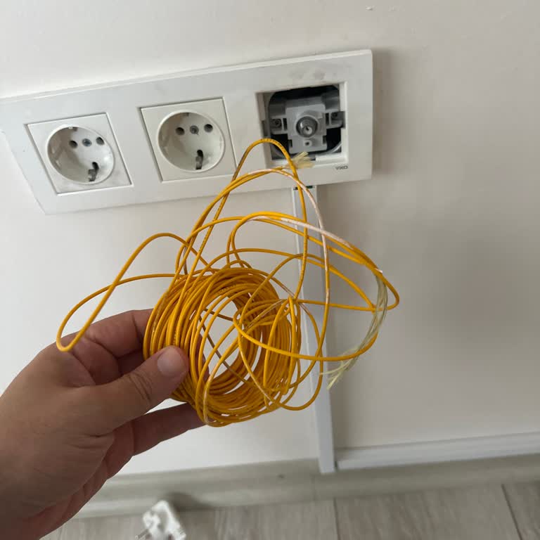 Superonline Kurulum Ekibi Fiber Altyapısını Kırdı Ve Servis Sağlamadı