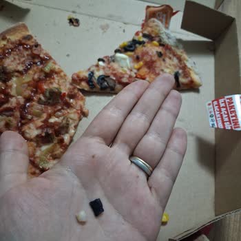 Pizza İçindeki Yabancı Cisim Diş Kırılmasına Neden Oldu Ve Tazmin Talebi