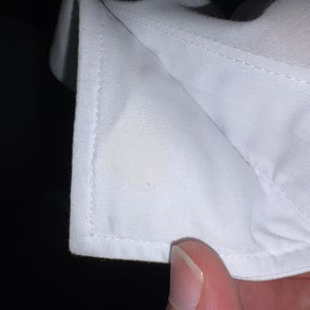 Beyaz Gömlekteki Leke Nedeniyle Tam İade Ve Ücretsiz Kargo Toplama Talebi