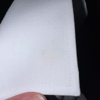 Beyaz Gömlekteki Leke Nedeniyle Tam İade Ve Ücretsiz Kargo Toplama Talebi
