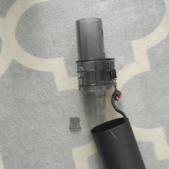 Garanti Kapsamındaki Dikey Süpürge İç Aksamı Kırıldı, Ücret Talebi