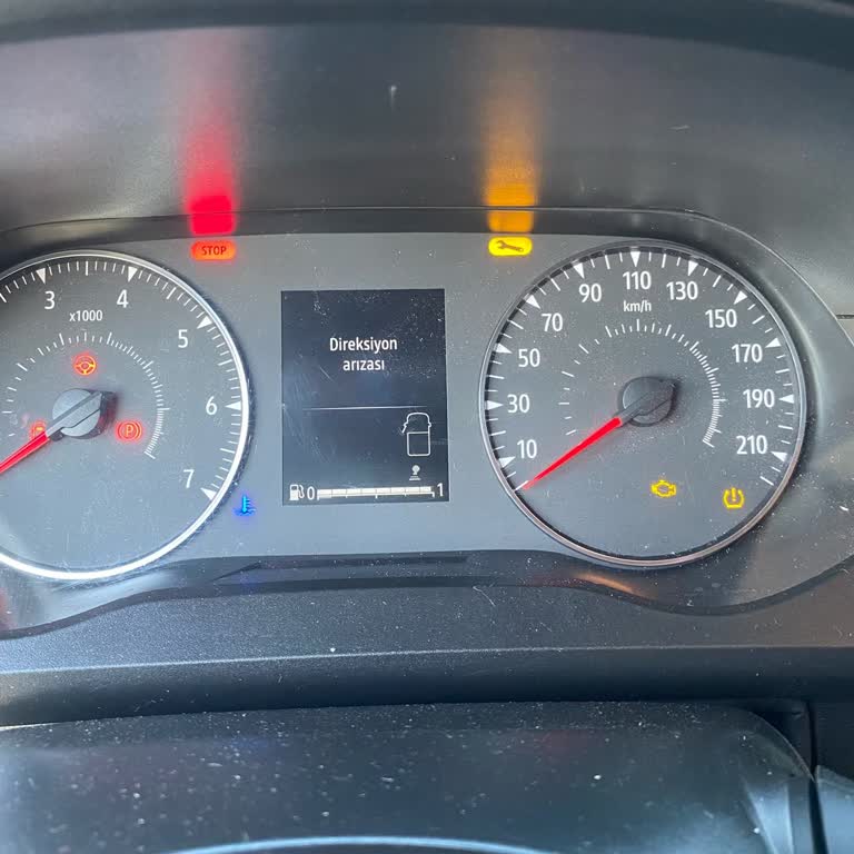 Renault Kangoo Serviste Uzun Süre Kalıyor, Arıza Çözülmüyor Ve İkame Araç Talebi Reddedildi