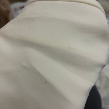 Bybusracenk Instagram Sayfası'ndan Gelen Lekeli Ve Astarsız Elbise İçin İade Talebi
