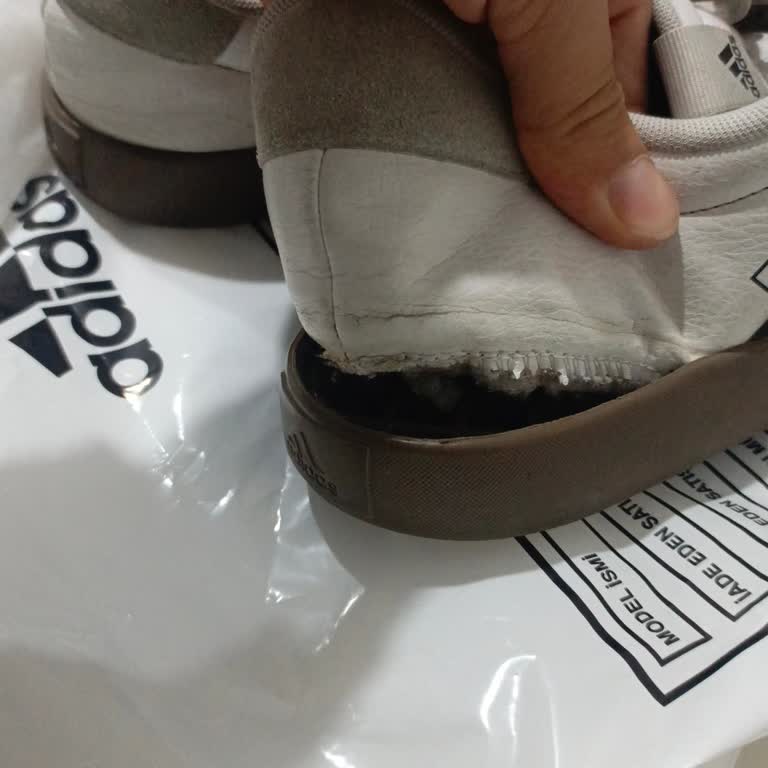 Adidas Ayakkabımda 1 Yılda Taban Ayrılması Ve Çatlaklar, Değişim Ve İade Talebi