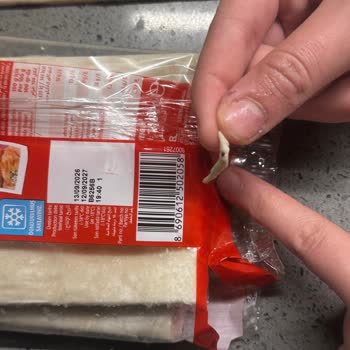 Şok Market Superfresh Milföy Hamurunda Yabancı Madde Bulundu