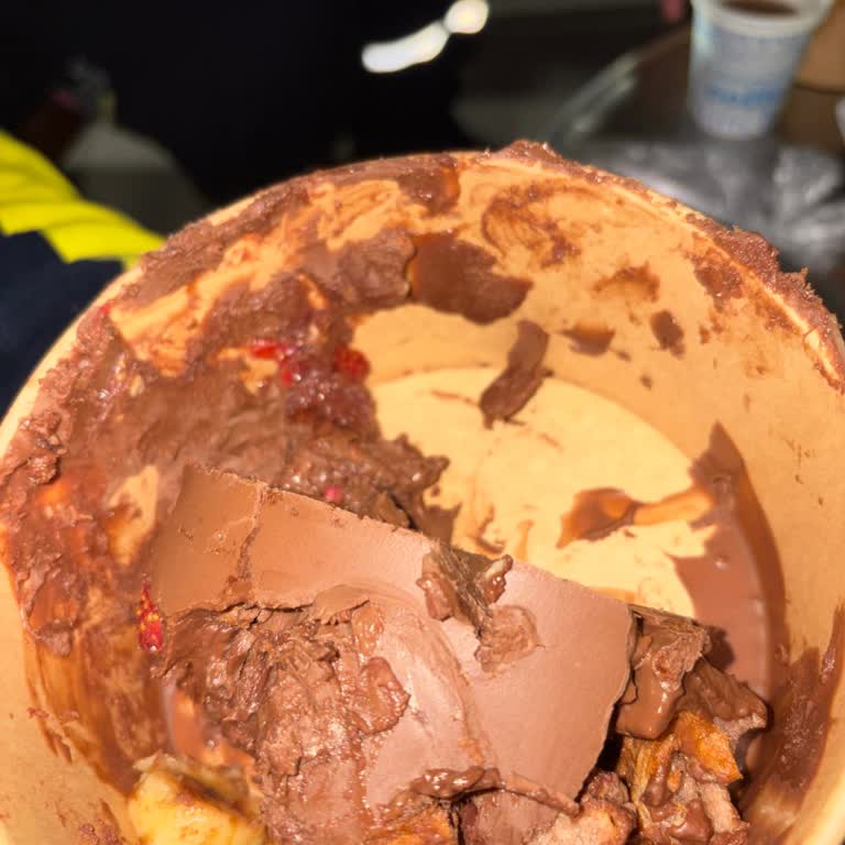 İnegöl Çikolata Çukuru Şubesinde Bozuk Ve Bayat Waffle Şikayeti