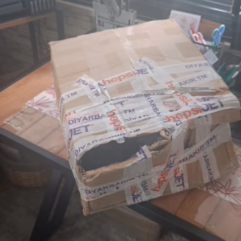 Hepsijet Koli Hasarlı Ve 1500 Tablet Mıknatıs Eksik
