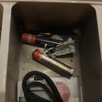 Şok Market Tuzla Şubesinde Asonic PL400 Pilinin Kendiliğinden Yangın Oluşturması