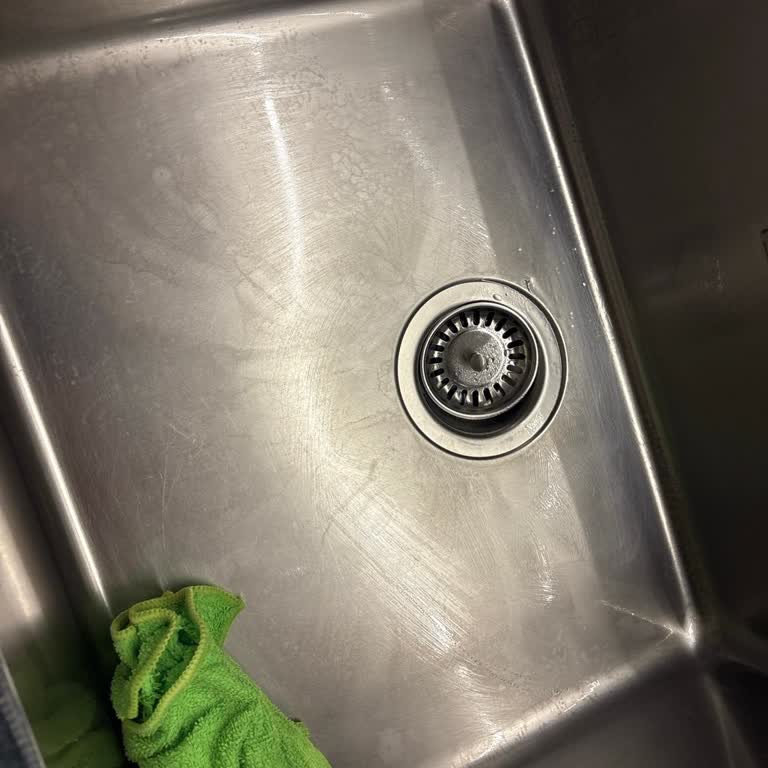 Asperox Mavi Güç Yüzey Temizleyicisi Inox Evye Üzerinde Kararma Ve Hasar Oluşturdu