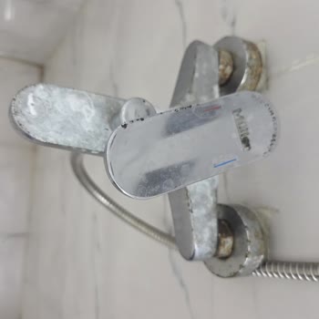 Agoda Hotel Misrepresented as 3-Star, Poor Room Conditions, and Refund Denied