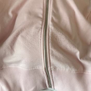 Zara Online Mağazasından Alınan Sweatshirt Hemen Tüylenip Tiftik Tiftik Oldu Ve İade Talep Ediliyor