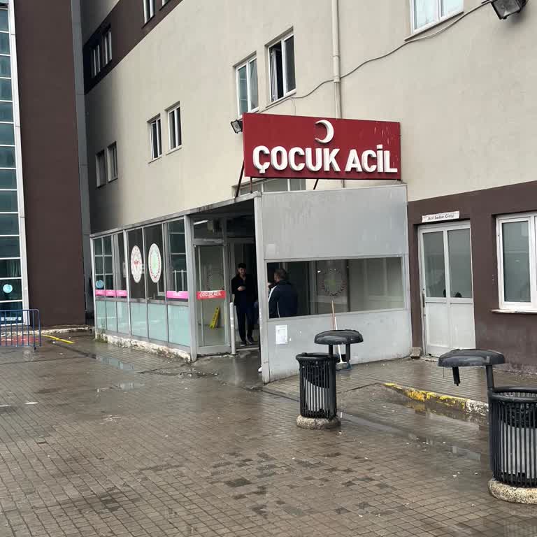 Sultan Süleyman Araştırma Hastanesi Girişi Önündeki Kontrolsüz Sigara Dumanı