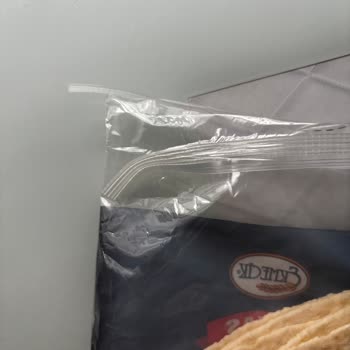 BİM Lavaş Tortilla Paketi Açık Ve İçindeki Lavaşlar Kurumuş