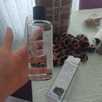 Eksik Yapay Güller Ve Dökülmüş Kolonya İle Özensiz Paketleme Şikayeti