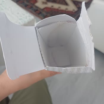 Eksik Yapay Güller Ve Dökülmüş Kolonya İle Özensiz Paketleme Şikayeti