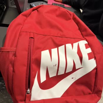 Nike Çantasındaki Logo Dökülmesi Ve Bilgi Eksikliği