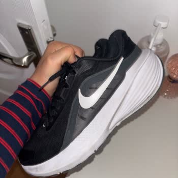 Nike Ayakkabısının File Kısmının Erken Yırtılması Ve Değişim Talebi