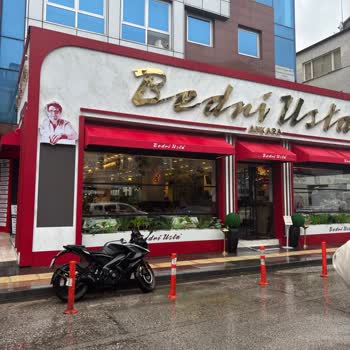 Kamuya Açık Park Alanının İşletme Tarafından Sahiplenilmesi Ve Araçlara Sözlü Müdahale