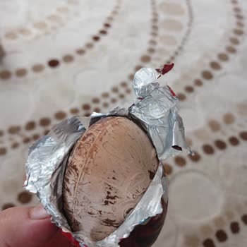 Batman’daki Öncü Mar Şubesinden Alınan Ozmo Çikolata Yumurtasında Yüzey Bozukluğu Ve Sağlık Endişesi