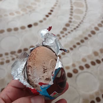 Batman’daki Öncü Mar Şubesinden Alınan Ozmo Çikolata Yumurtasında Yüzey Bozukluğu Ve Sağlık Endişesi