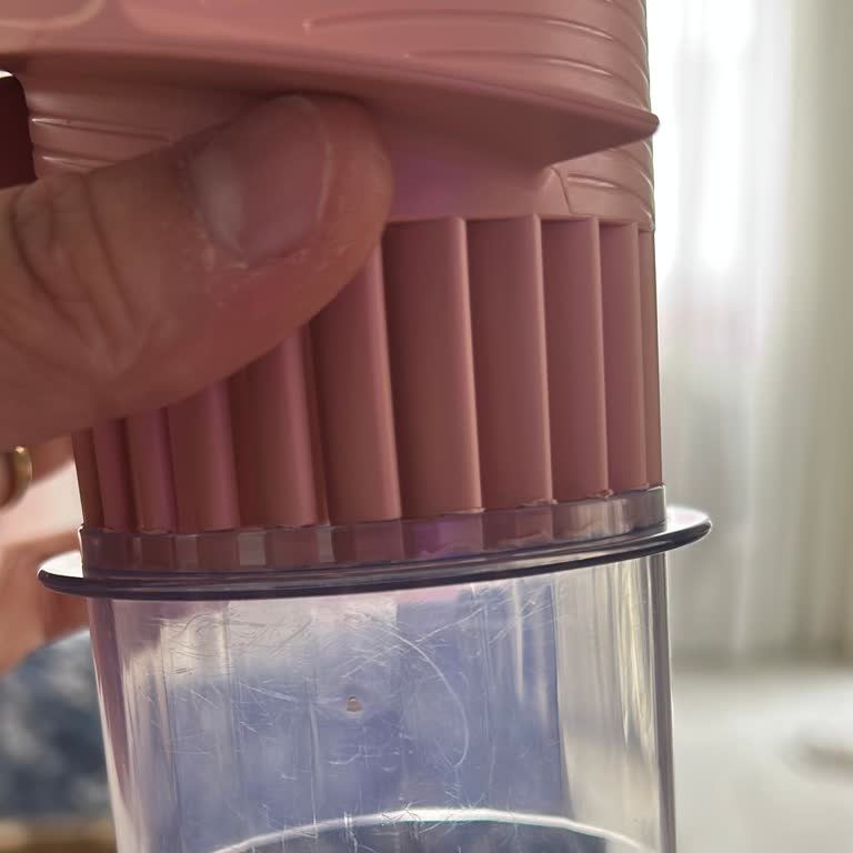 Philips 6000 Serisi PowerCyclone 11 Süpürgenin Toz Haznesindeki Çizik Ücretsiz Değişim Talebi