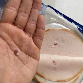Migros Namet Piliç Fümede Kocaman Tavuk Kemiği Ve Boğulma Tehlikesi