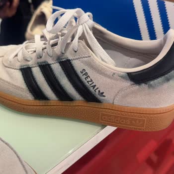 Adidas Spezial Ayakkabısındaki Suya Dayanıksız Boya Ve Değişim Talebi