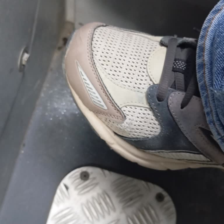 Reebok Ayakkabısında Erken Genişleme Ve Sol File Yırtığı